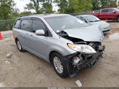 TOYOTA SIENNA 2011
