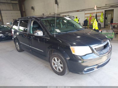 CHRYSLER TOWN & COUNTRY 2012