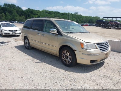 CHRYSLER TOWN & COUNTRY 2010