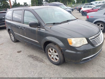 CHRYSLER TOWN & COUNTRY 2011