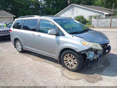 TOYOTA SIENNA 2012