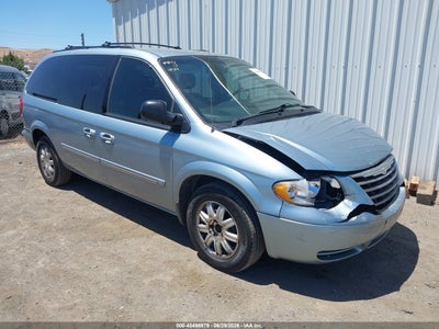 CHRYSLER TOWN & COUNTRY 2005