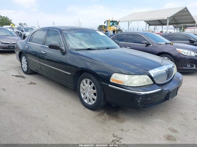 LINCOLN TOWN CAR 2011