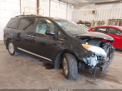 TOYOTA SIENNA 2016