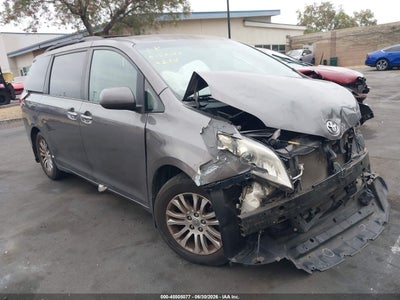 TOYOTA SIENNA 2011