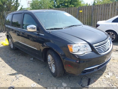 CHRYSLER TOWN & COUNTRY 2013