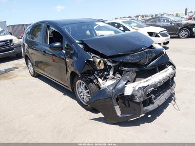 TOYOTA PRIUS V 2015