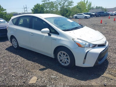 TOYOTA PRIUS V 2017