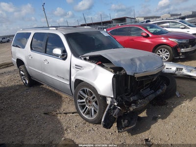 CADILLAC ESCALADE ESV 2013