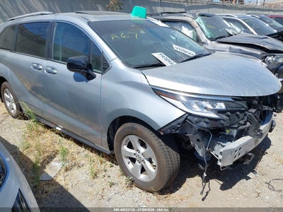TOYOTA SIENNA 2024