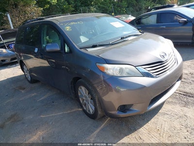 TOYOTA SIENNA 2015