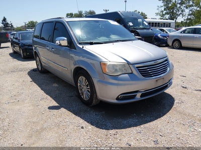 CHRYSLER TOWN & COUNTRY 2013