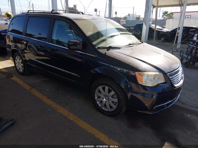 CHRYSLER TOWN & COUNTRY 2013