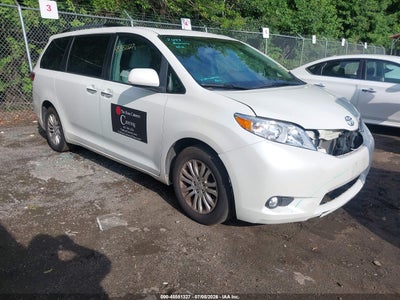 TOYOTA SIENNA 2017