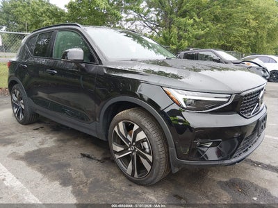 VOLVO XC40 2025