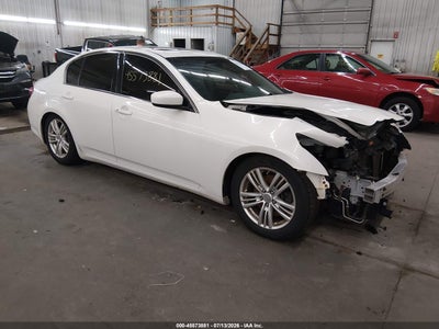 INFINITI Q40 2015