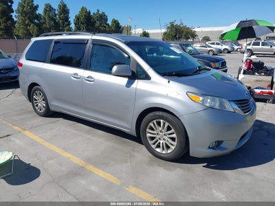TOYOTA SIENNA 2012