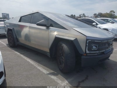 TESLA CYBERTRUCK 2025
