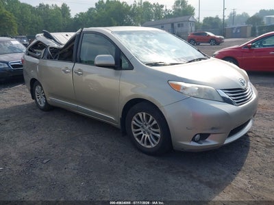 TOYOTA SIENNA 2015
