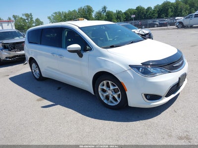 CHRYSLER PACIFICA 2017