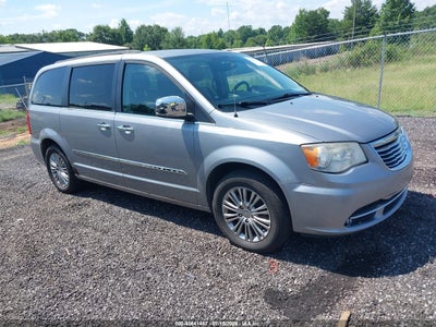 CHRYSLER TOWN & COUNTRY 2013