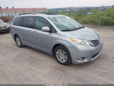 TOYOTA SIENNA 2011