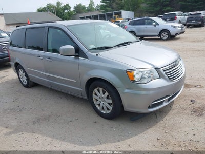 CHRYSLER TOWN & COUNTRY 2016