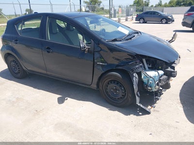 TOYOTA PRIUS C 2015