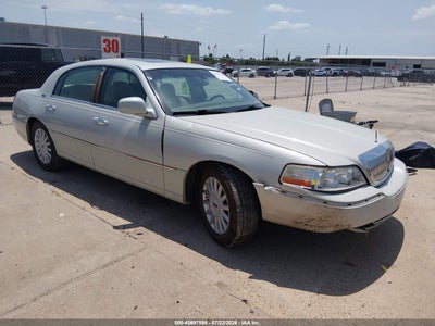 LINCOLN TOWN CAR 2005
