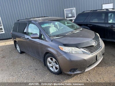 TOYOTA SIENNA LE V6 2013