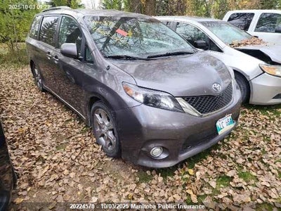 TOYOTA SIENNA SE V6 2011