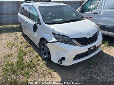 TOYOTA SIENNA SE V6 2017