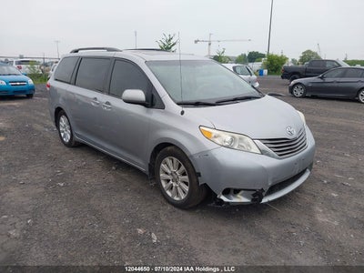 TOYOTA SIENNA 2011