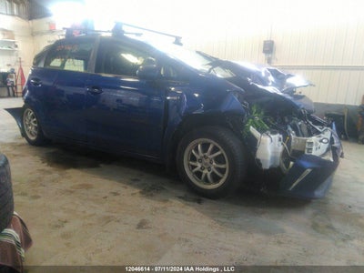 TOYOTA PRIUS V 2013