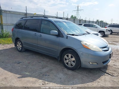 TOYOTA SIENNA 2010