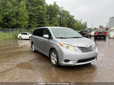 TOYOTA SIENNA 2015