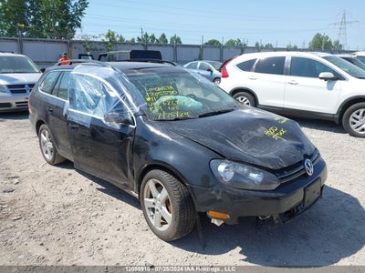 VOLKSWAGEN GOLF WAGON 2011
