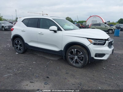 VOLVO XC40 2021