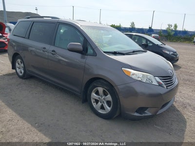 TOYOTA SIENNA 2015