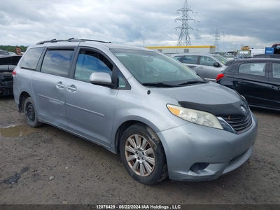 TOYOTA SIENNA 2011