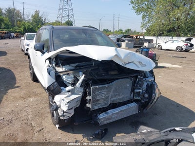VOLVO XC40 2021