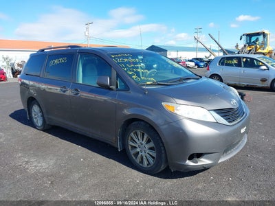 TOYOTA SIENNA 2011
