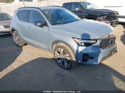VOLVO XC40 2023
