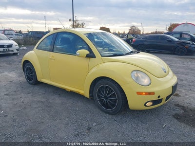 VOLKSWAGEN NEW BEETLE 2010