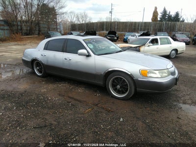 LINCOLN TOWN CAR 2001