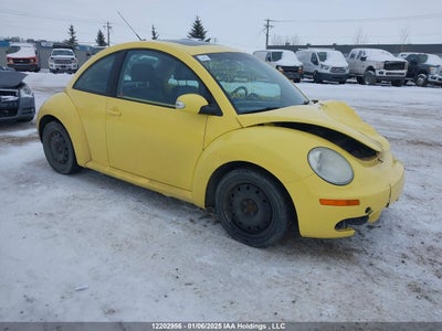 VOLKSWAGEN NEW BEETLE 2010