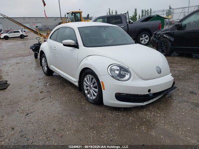 VOLKSWAGEN BEETLE 2015