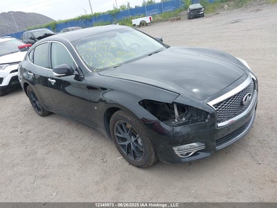INFINITI Q70 2015