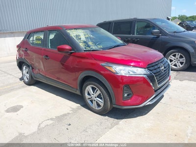 NISSAN KICKS PLAY 2025