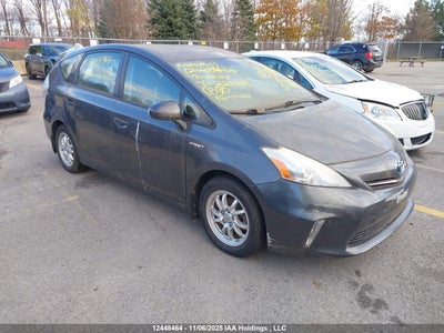 TOYOTA PRIUS V 2013